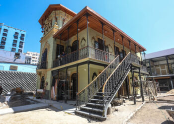 Prefeito de Niterói vistoria obras de restauração da Casa Norival de Freitas