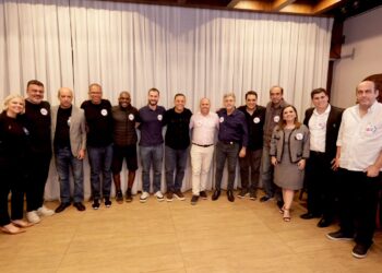 Renata Esteves e candidatos do Podemos declaram apoio a Rodrigo Neves