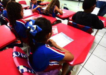 Alunos de Maricá fazem provas do Alfabetiza RJ nesta semana