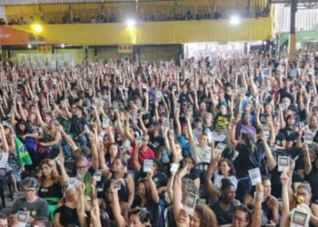 Confrontos marcaram o início da greve dos professores no Rio