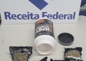 Receita federal apreende no RJ mais de R$ 19 mil em skunk escondida em embalagem de whey protein