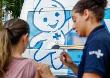 Rio de Janeiro amplia campanha de vacinação contra variante XBB da COVID-19 até 1º de dezembro