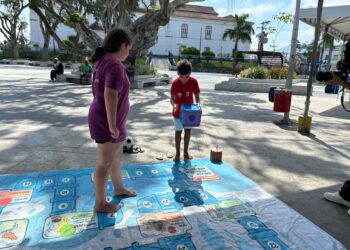 Sanemar realiza ação em praça central da cidade