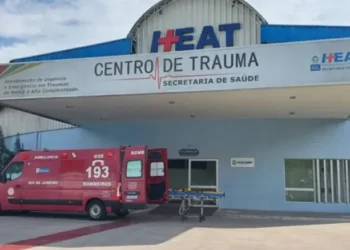 O risco continua: Motociclista tem pescoço cortado por linha chilena na BR-101, em SG