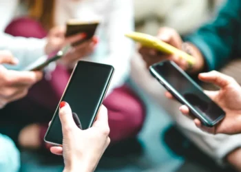 Quase 200 celulares roubados são devolvidos aos donos no Rio | Enfoco