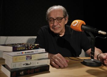 Apresentada por Ruy Castro, série 'A Música do Carnaval' estreia na Rádio MEC
