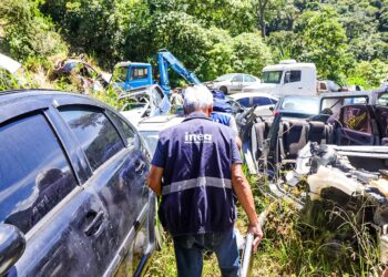 Força-tarefa do Governo do Estado interdita ferro-velho em Petrópolis