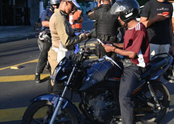 Fiscalização contra motos barulhentas