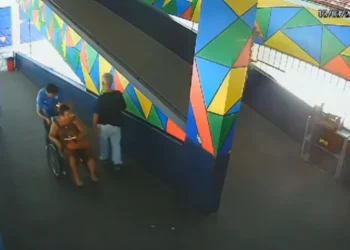 Briga entre alunos em Escola de Belford Roxo resulta em diretora ferida