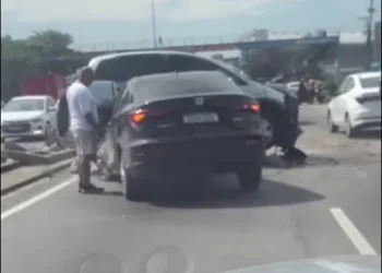 Acidente grave em São Gonçalo: carro para em cima do outro na RJ-104 | Enfoco