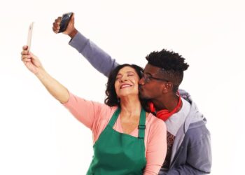 Espetáculo 'Conexão' estreia no Shopping da Gávea com humor e reflexões sobre o mundo digital