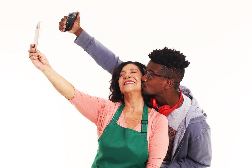 Espetáculo 'Conexão' estreia no Shopping da Gávea com humor e reflexões sobre o mundo digital