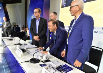 Rodrigo Neves, prefeito de Niterói, é eleito vice-presidente de Relações Internacionais da Frente Nacional de Prefeitas e Prefeitos, em Brasília