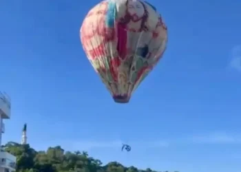 Queda de balão causa tensão em Niterói