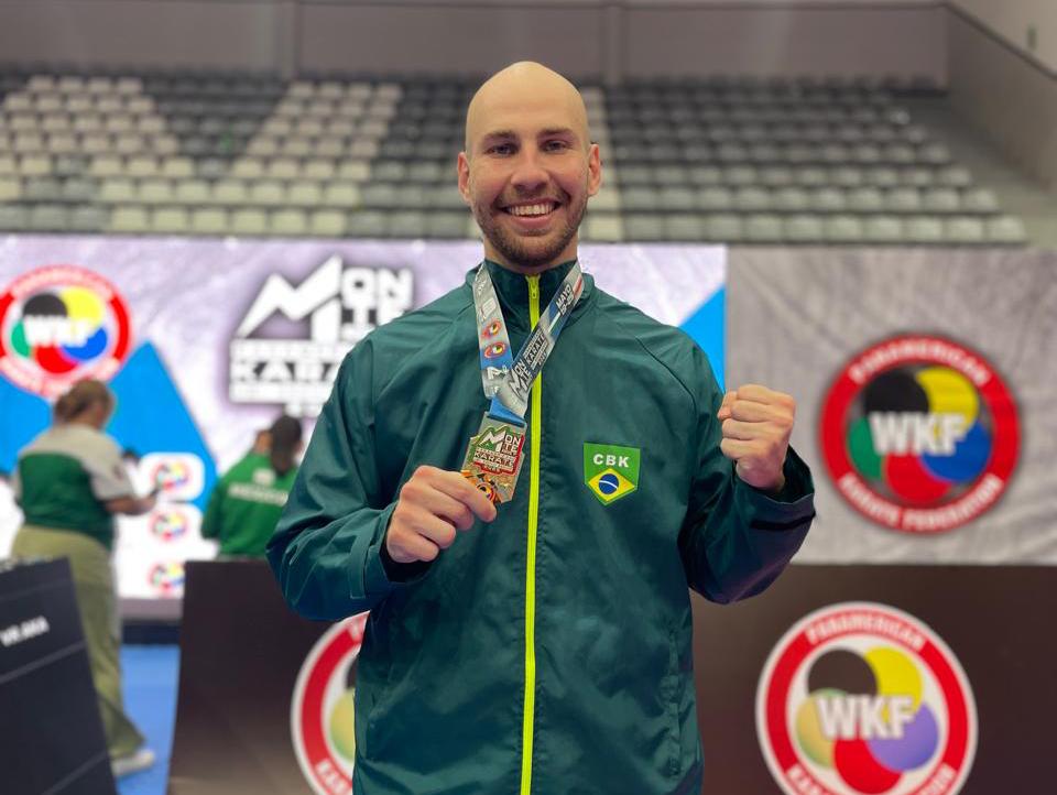 Professor da Vila Olímpica do Mato Alto é campeão pan-americano de karate no México - Prefeitura da Cidade do Rio de Janeiro