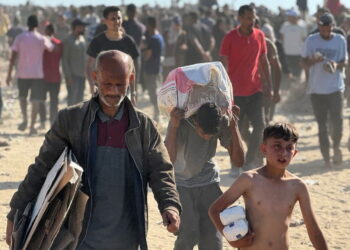 Conflitos em Gaza: pessoas vão buscar comida e são mortas