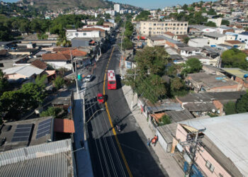 Prefeitura de Niterói reabre trânsito na Rua General Castrioto, no Barreto