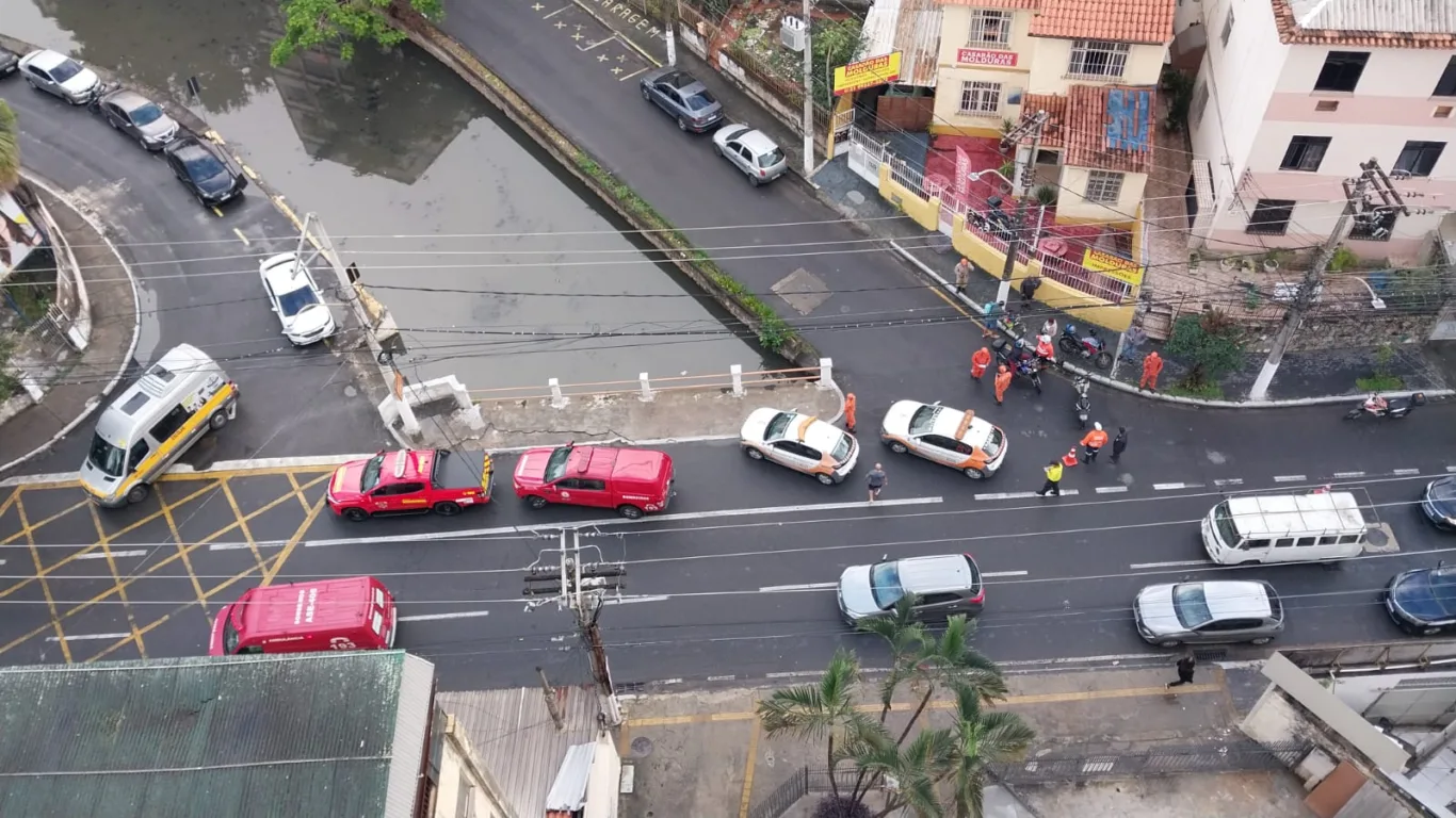 Motociclista sofre acidente em rua movimentada de Niterói