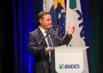 Prefeito Rodrigo Neves participa de encontro com autoridades federais e estaduais no BNDES – Prefeitura Municipal de Niterói
