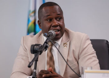 Alerj promulga lei que proíbe venda de bebidas em vidro perto de estádios