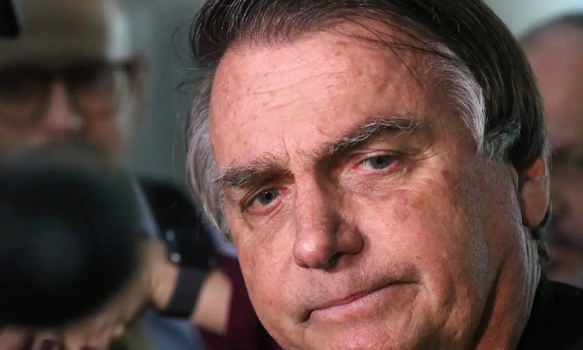 Bolsonaro pede autorização ao ministro Moraes para fazer exames médicos