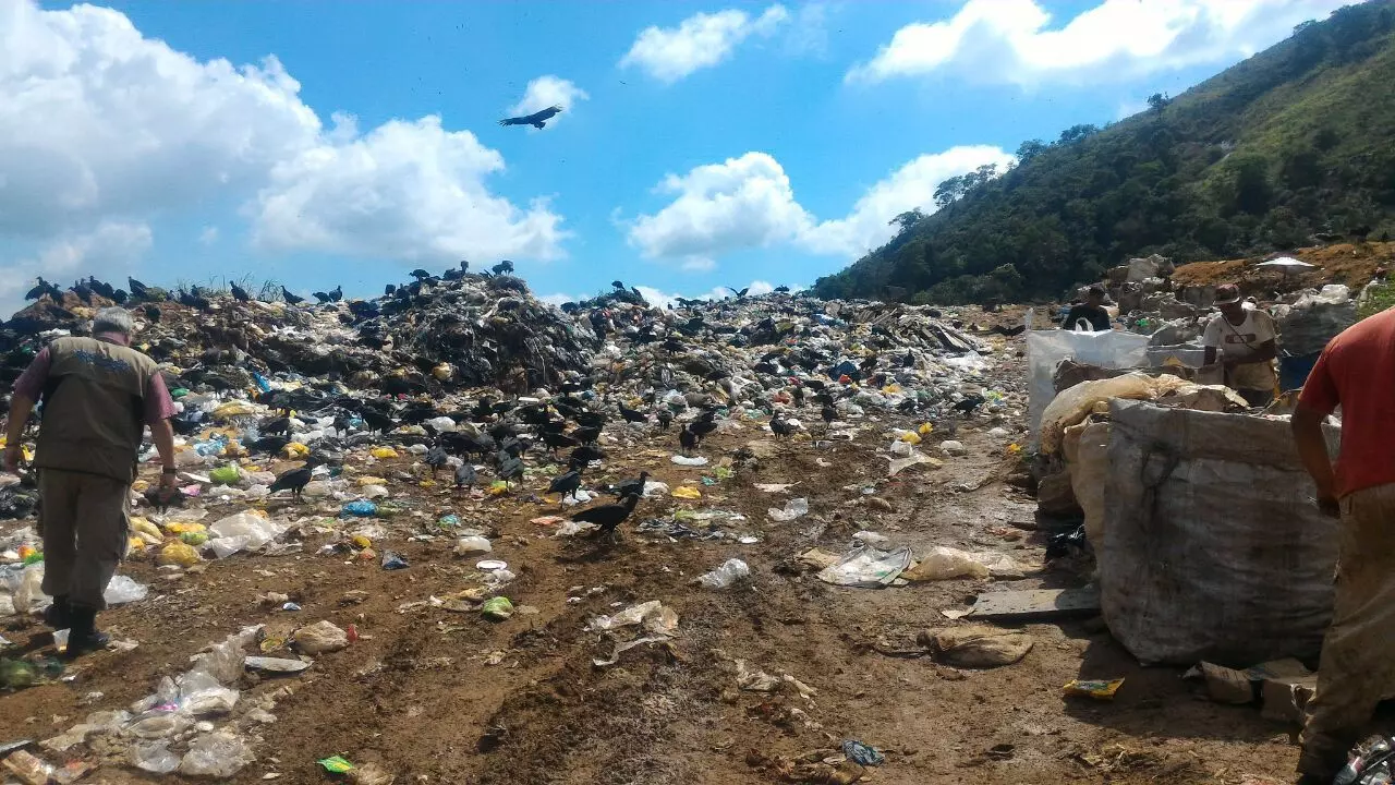 Estado do Rio ainda mantém três lixões ativos mesmo um