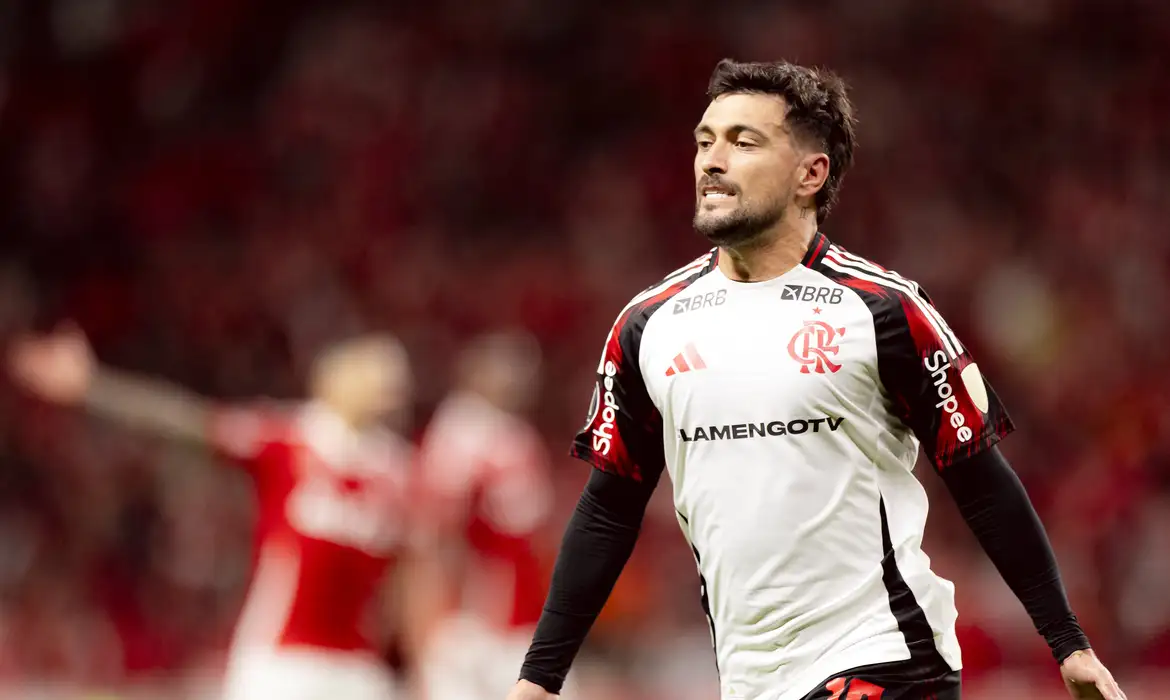 flamengo ganha do Inter novamente e passa na Libertadores