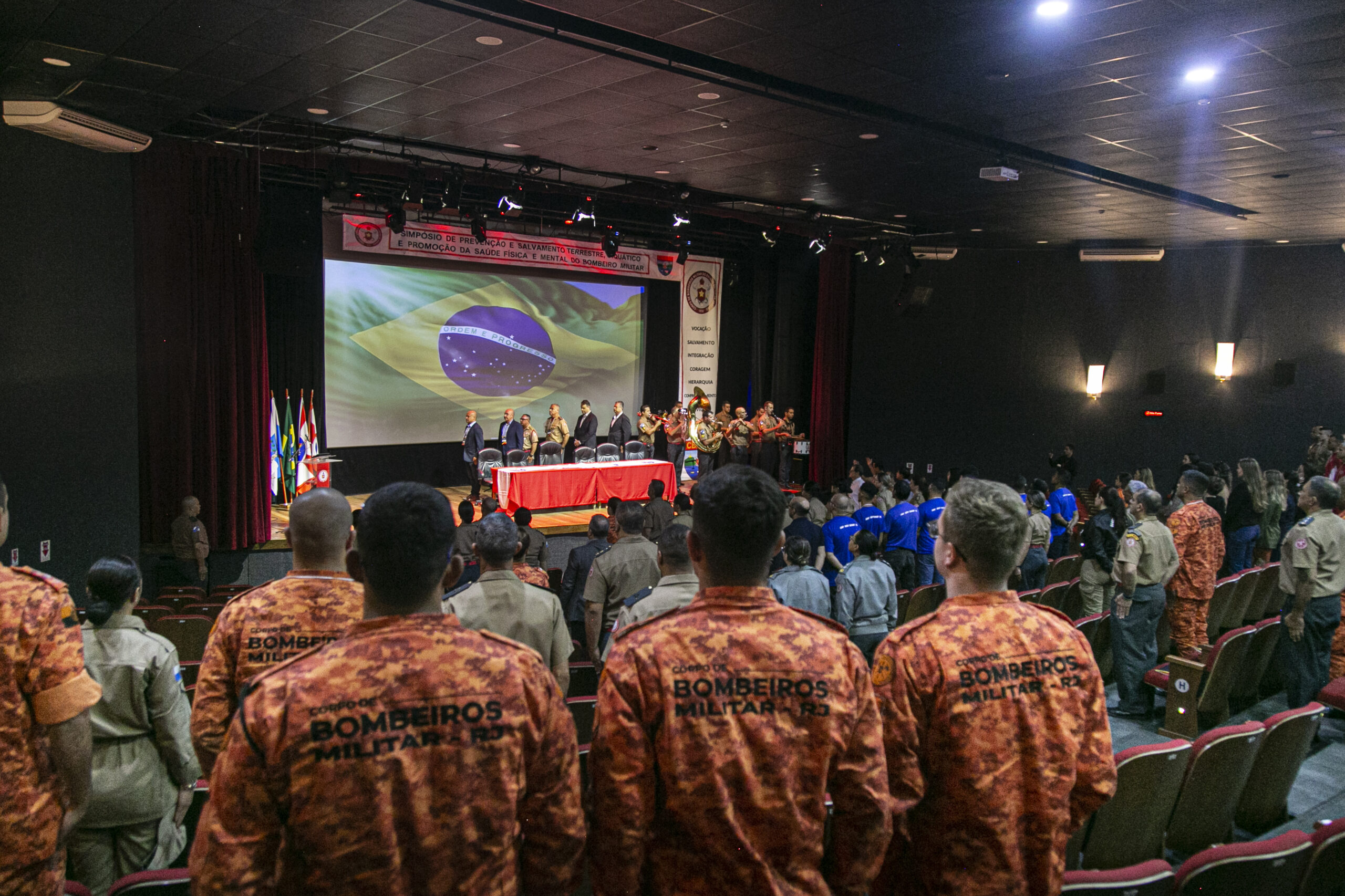 Primeiro dia de Simpósio promovido pelo Corpo de Bombeiros com apoio da Universo aborda temas sobre saúde física e mental