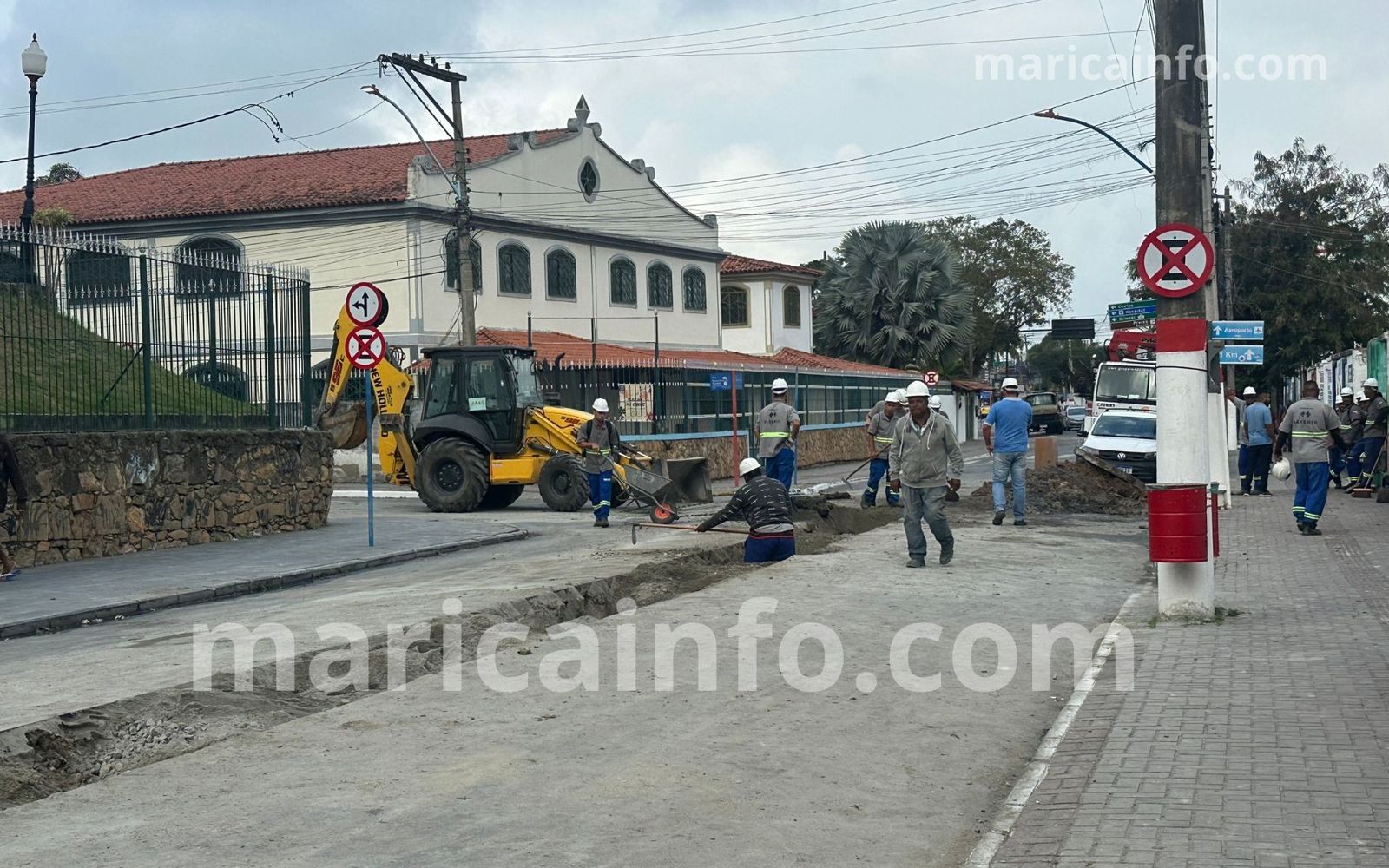 Trânsito trava em Maricá após atraso em obra da Sanemar