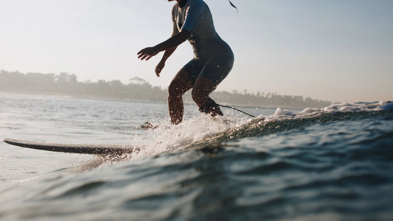 A melhor praia até 15 km de Niterói para surfistas
