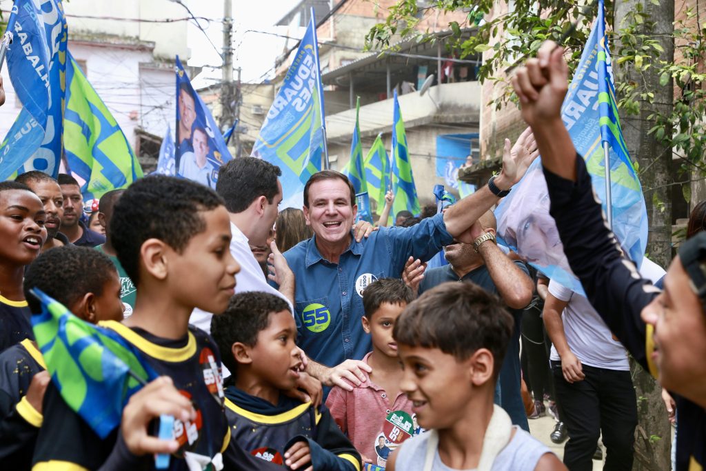 AtlasIntel: Eduardo Paes lidera disputa ao governo do RJ com 43,9%; Flavio Bolsonaro lidera Senado