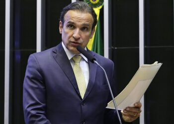 Hugo Leal relatará medida que amplia benefício do gás para 50 milhões de brasileiros