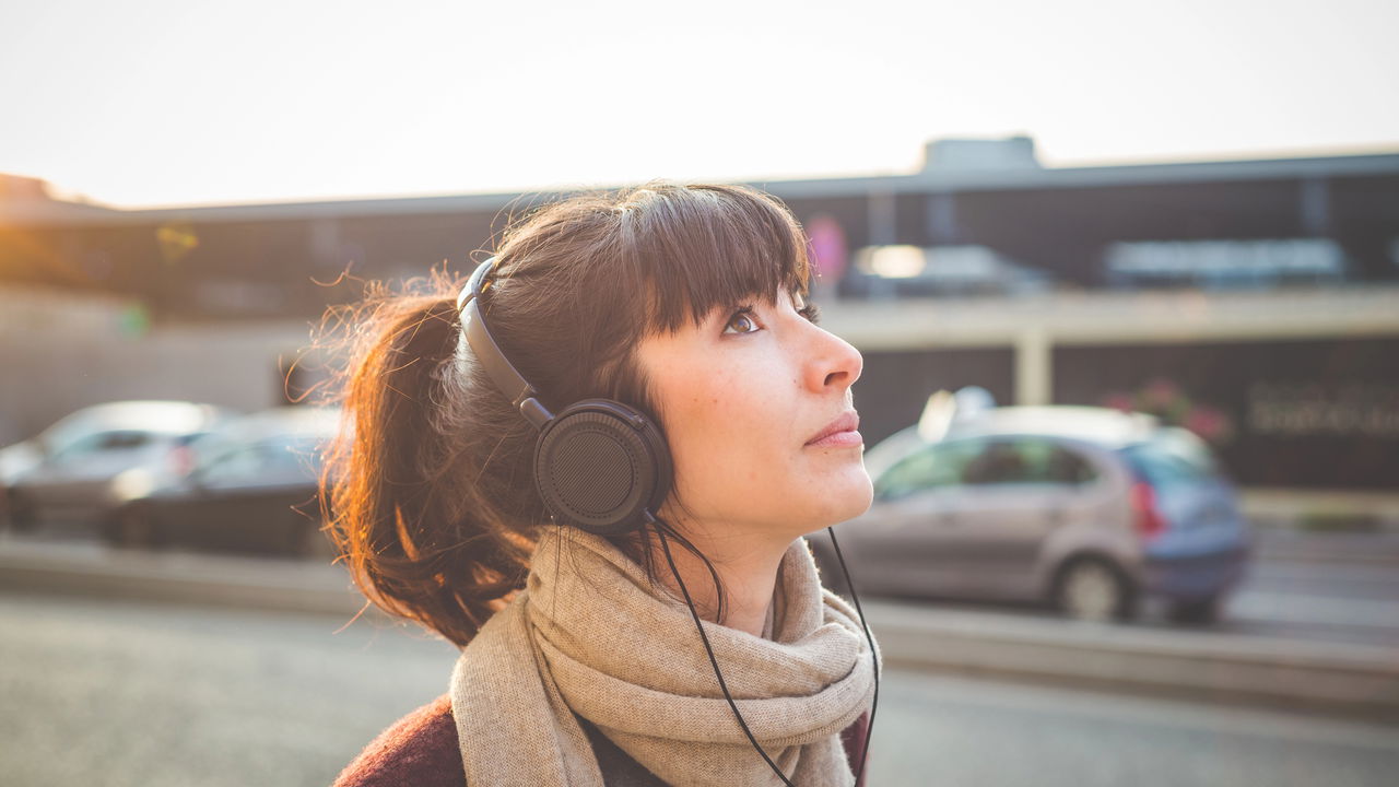 Música grudou na mente? A neurociência explica o que isso indica