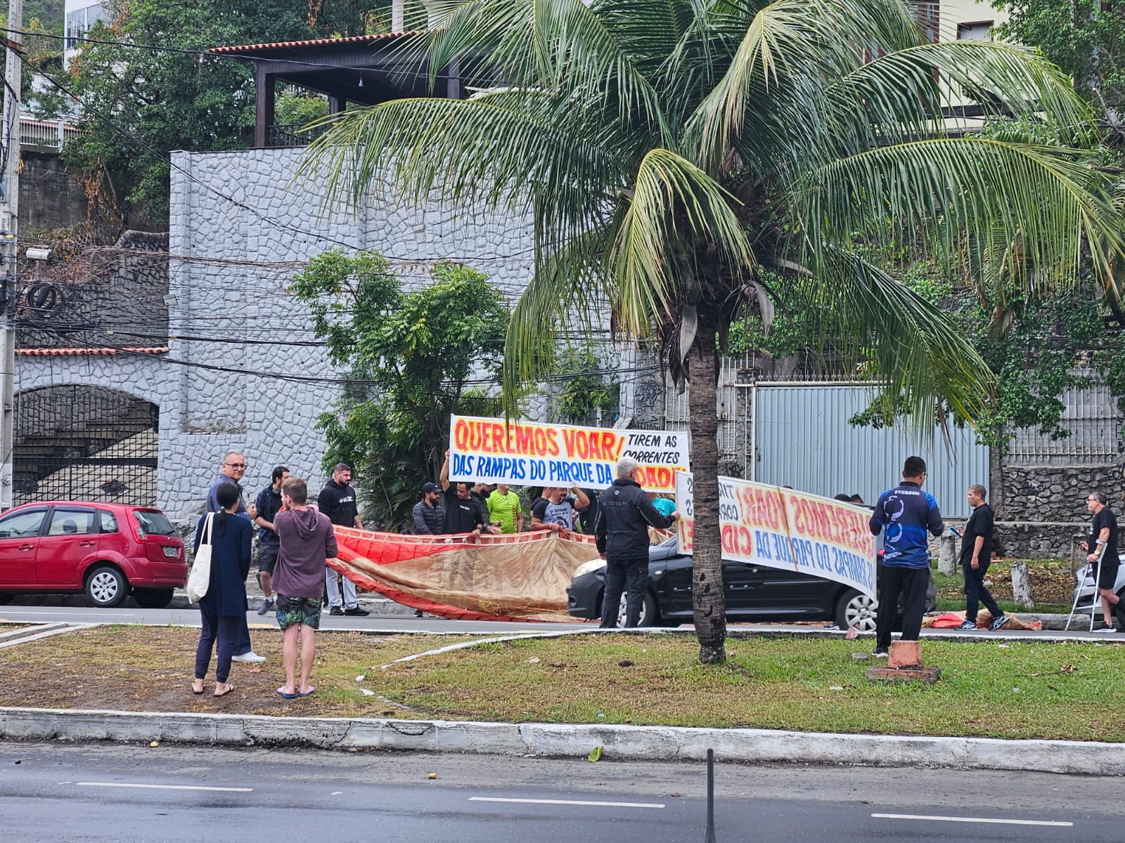 Pilotos protestam por liberação de voos no Parque da Cidade |