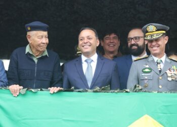 Prefeito Rodrigo Neves participa do desfile de Sete de Setembro no Centro de Niterói – Prefeitura Municipal de Niterói