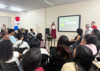 Prefeitura de Maricá recebe estudantes de Pedagogia para debate sobre tecnologia e saúde mental