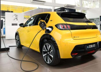 Transição para carros elétricos esbarra em deficiência da rede e falta de regras no Brasil