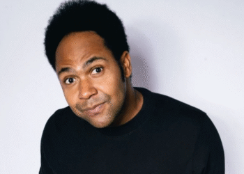 nesta segunda-feira (22), contará com shows de Thalles Roberto, Bia Santos e Lukas Agostinho. Agentes da Guarda Municipal,