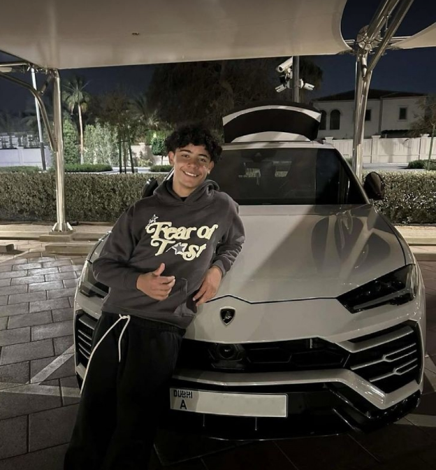 Ainda sem poder dirigir, filho de Cristiano Ronaldo ganha carro de luxo aos 15 anos