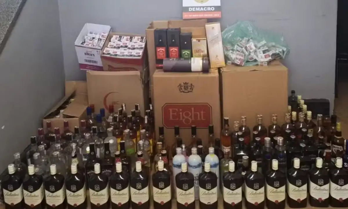 Bebidas suspeitas de conter metanol são recolhidas no Rio