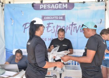 Circuito de Pesca Esportiva de Maricá agita moradores e visitantes na praia de Itaipuaçu