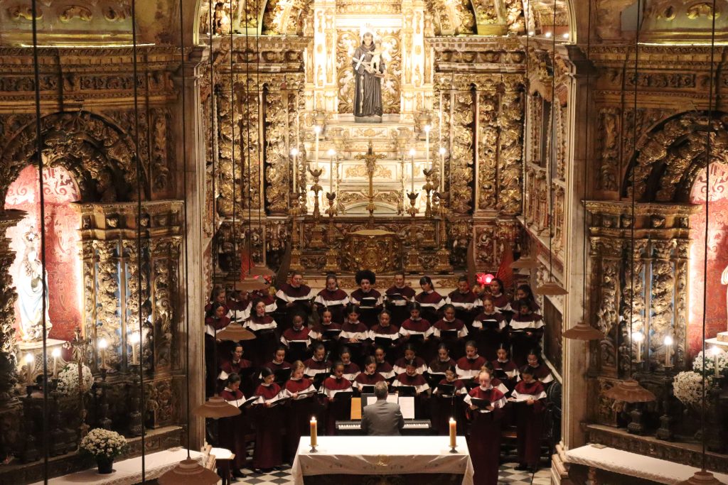 Coral das Meninas dos Canarinhos de Petrópolis celebra o Dia de Finados com Concerto Espiritual