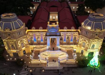 Em Laranjeiras, bairro da sede do Governo do Estado, ônibus é sequestrado para bloquear pista