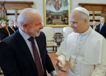 Lula se reúne com papa Leão XIV, pela primeira vez, no Vaticano