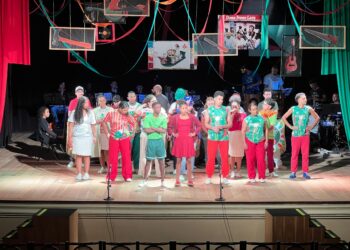 Orquestra e coro do Programa Aprendiz Musical fazem homenagem a Dona Ivone Lara – Prefeitura Municipal de Niterói