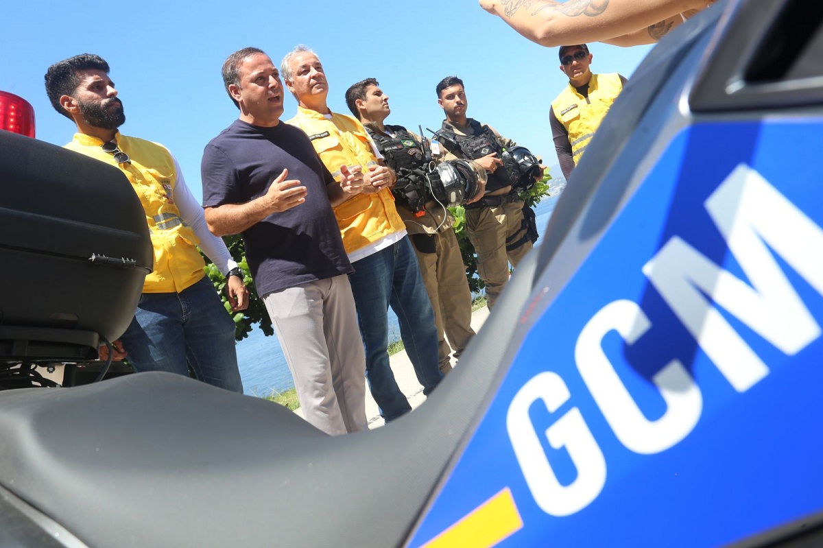 Reunião do Gabinete de Gestão Integrada de Segurança em Niterói com o prefeito Rodrigo Neves e representantes das forças policiais.