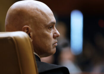 Ministro Alexandre de Moraes vota pela rejeição do recurso de Bolsonaro no STF