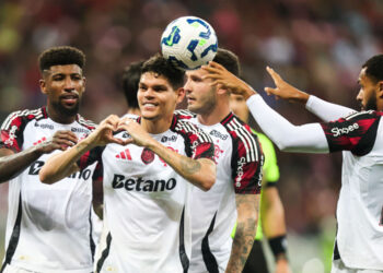 Liderança retomada e probabilidade estimada em cerca de 70 % colocam o Flamengo em posição de favorito ao título nacional.