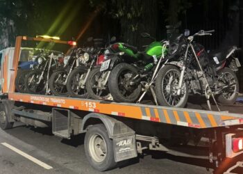 Mais de 200 motos abordadas em operação noturna em Niterói