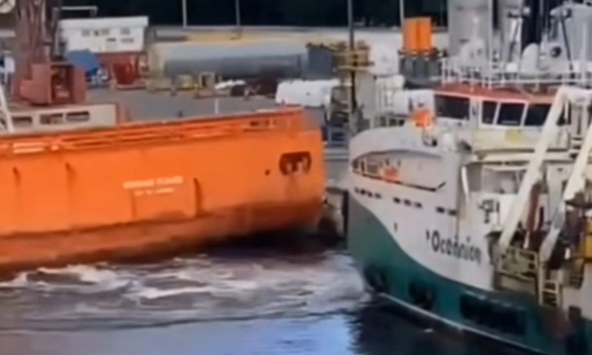 Navio atinge estaleiro durante manobra em Niterói; não houve feridos.